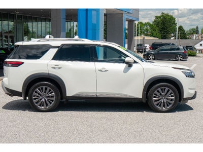 2023 Nissan Pathfinder SL 4WD