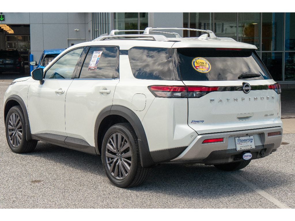 2023 Nissan Pathfinder SL 4WD