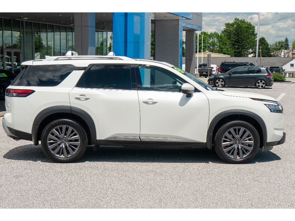 2023 Nissan Pathfinder SL 4WD