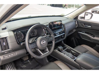 2023 Nissan Pathfinder SL 4WD
