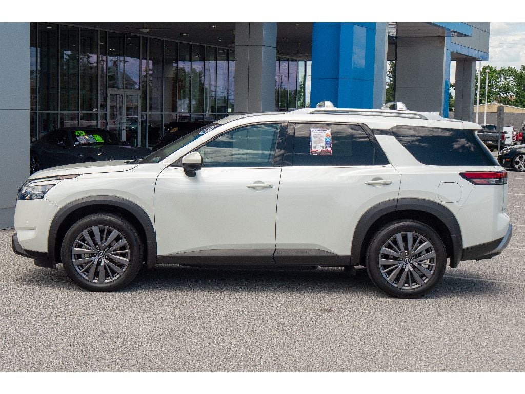 2023 Nissan Pathfinder SL 4WD